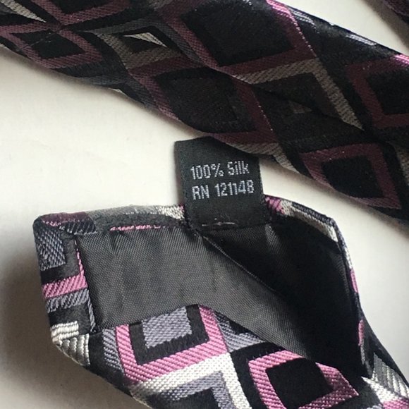 Michael Kors Gray Pink Black White 100% Silk Tie - Picture 2 of 3
